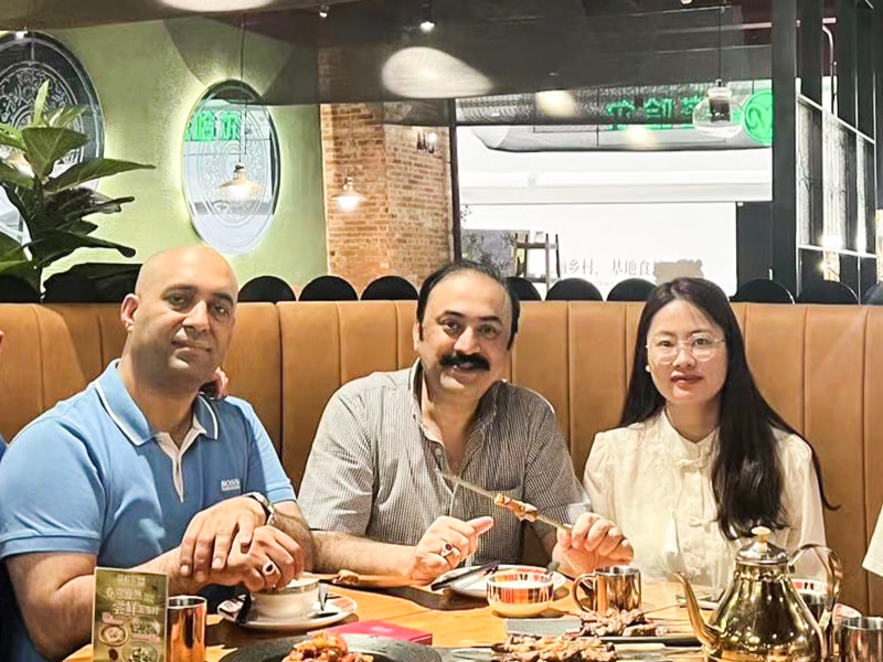 Pakistani Customer Visits Factory